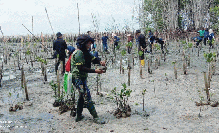 PROGRAM KHIDMAT MASYARAKAT (CSR) OLEH FOREST RESEARCH INSTITUTE MALAYSIA (FRIM) DAN RHB BANK, CAWANGAN SHAH ALAM DI HUTAN SIMPAN KUALA BERNAM